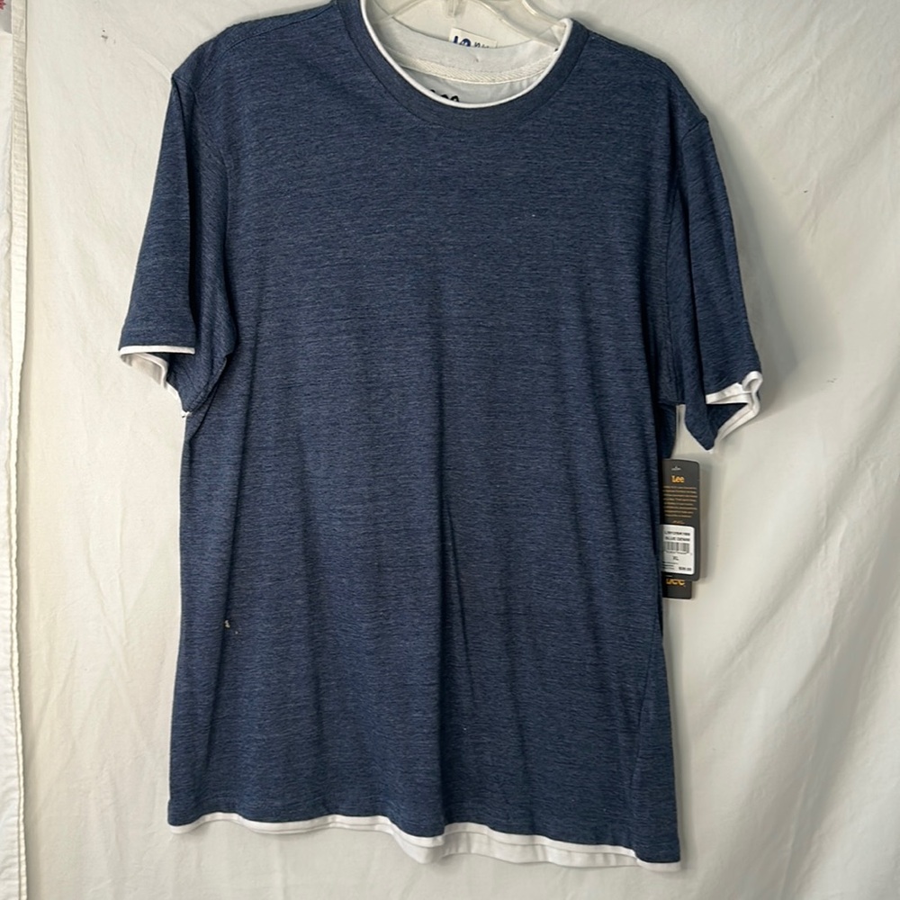 Lee brand men’s t- shirt.  New. XL